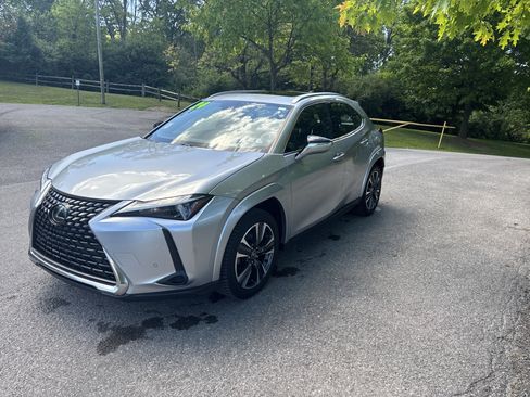 Used 2024 Lexus UX 250h AWD w/ Premium Package image 8