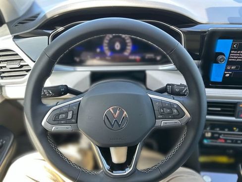 New 2026 Volkswagen Taos SE FWD image 15
