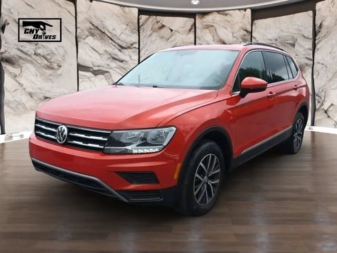 Used 2018 Volkswagen Tiguan SE AWD/4WD image 1