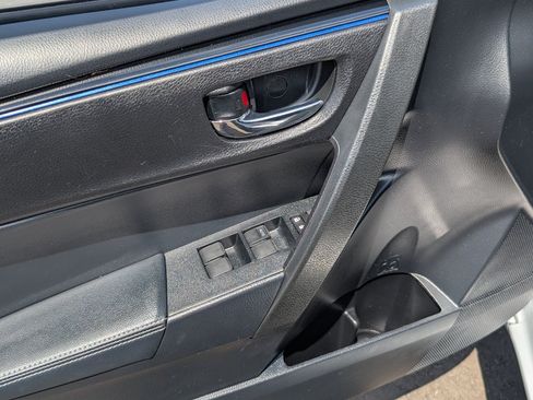 Used 2018 Toyota Corolla SE FWD image 15