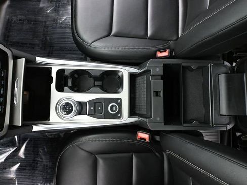 Used 2022 Ford Explorer XLT w/ Equipment Group 202A image 36