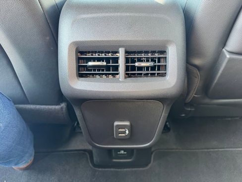 Used 2023 GMC Terrain SLT image 11