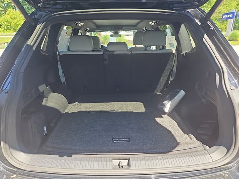 Certified 2024 Volkswagen Tiguan SE R-Line AWD/4WD image 33