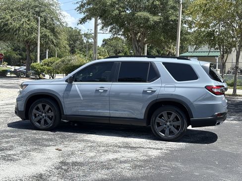 Certified 2025 Honda Pilot Sport image 11