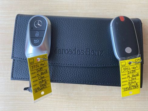 Used 2025 Mercedes-Benz C 300 4MATIC Sedan image 34