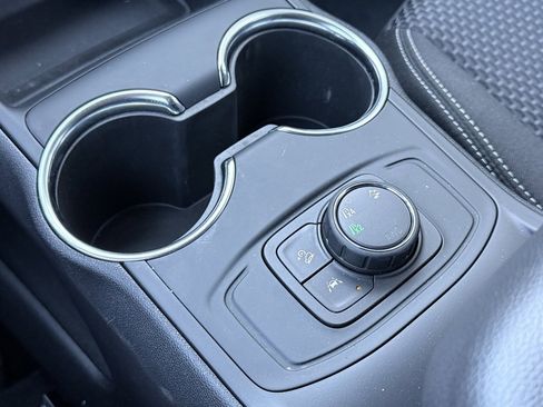 Used 2024 GMC Terrain SLE image 19