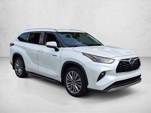Used 2021 Toyota Highlander Platinum AWD/4WD image 2