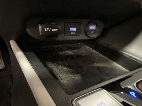 Used 2022 Hyundai Elantra Limited image 19