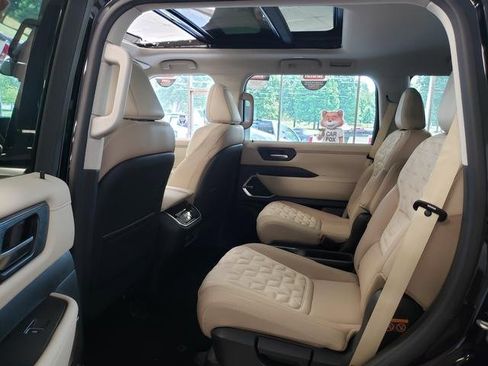 New 2025 Nissan Armada Platinum Reserve image 12