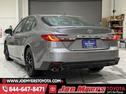 Used 2025 Toyota Camry SE w/ Convenience Package image 7
