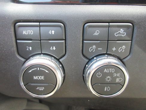 New 2026 GMC Sierra 3500 SLT w/ SLT Premium Package image 17