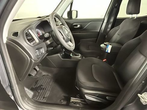 Used 2023 Jeep Renegade Latitude AWD/4WD image 11