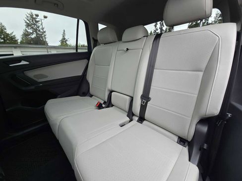 Used 2020 Volkswagen Tiguan SEL AWD/4WD image 17