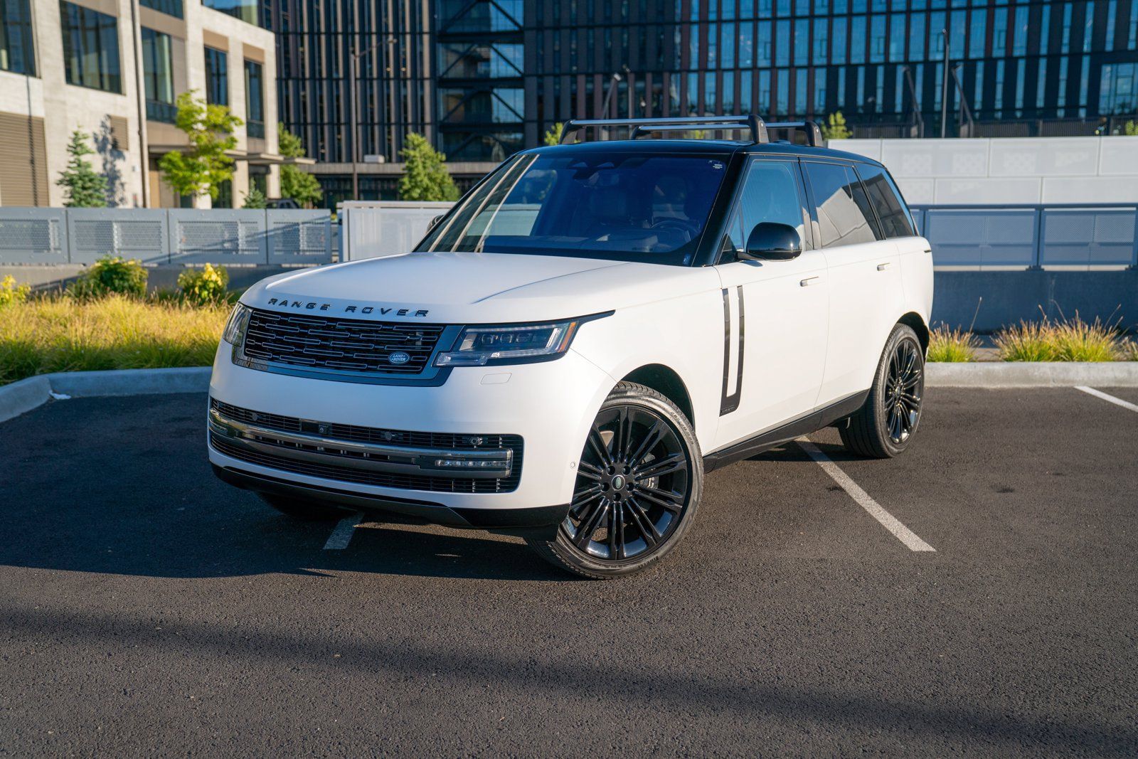 Used 2023 Land Rover Range Rover Autobiography AWD/4WD image 1