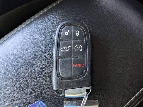 Used 2019 Jeep Cherokee Limited w/ Technology Group AWD/4WD image 31