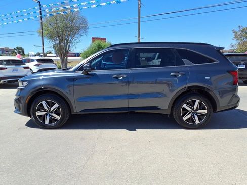 Certified 2022 Kia Sorento S w/ Panoramic Sunroof Package image 4