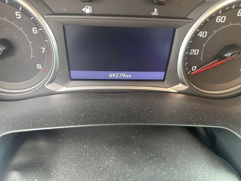 Used 2021 Chevrolet Traverse LT image 8