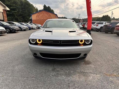 Used 2023 Dodge Challenger SXT image 2