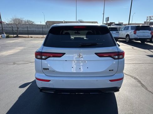 Used 2023 Mitsubishi Outlander SE image 4