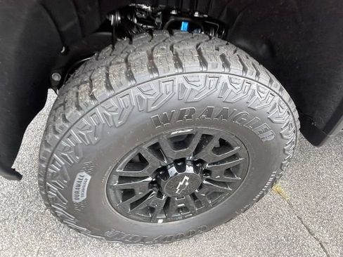New 2026 Chevrolet Silverado 2500 ZR2 AWD/4WD image 9