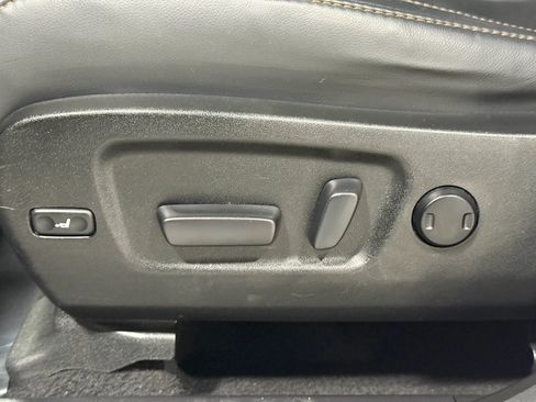 Used 2018 Toyota Highlander Limited AWD/4WD image 21
