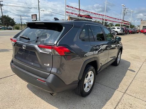 Used 2019 Toyota RAV4 XLE w/ Convenience Package FWD image 14