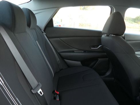 Used 2024 Hyundai Elantra SEL image 25