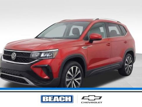 Used 2022 Volkswagen Taos SE image 1