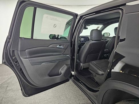 New 2026 Chevrolet Traverse LT w/ Sun and Wheel Package image 17