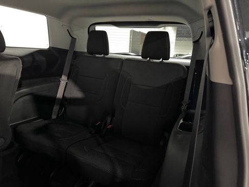 Used 2022 GMC Acadia SLE image 25