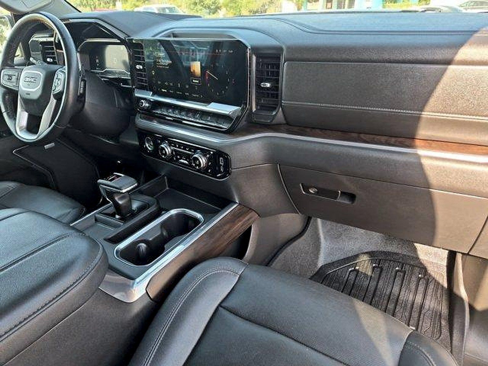 Used 2023 GMC Sierra 1500 SLT AWD/4WD image 28