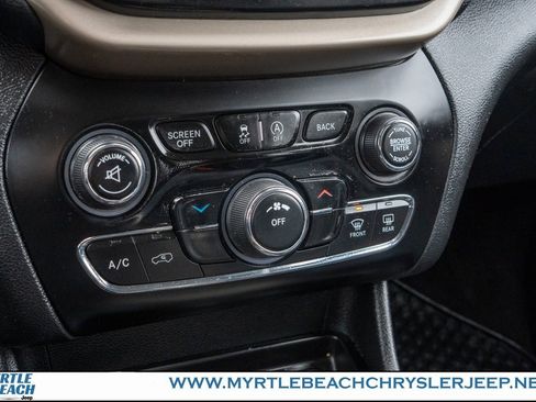 Used 2017 Jeep Cherokee Latitude w/ True North Edition image 21