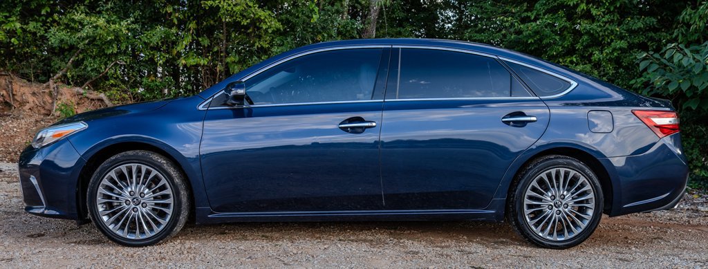 Used 2016 Toyota Avalon Limited w/ Toyota Safety Sense Package FWD image 2