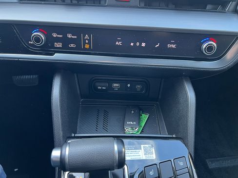 Used 2023 Kia Sportage EX image 19