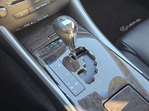 Used 2015 Lexus IS 250C w/ Luxury Package RWD image 37