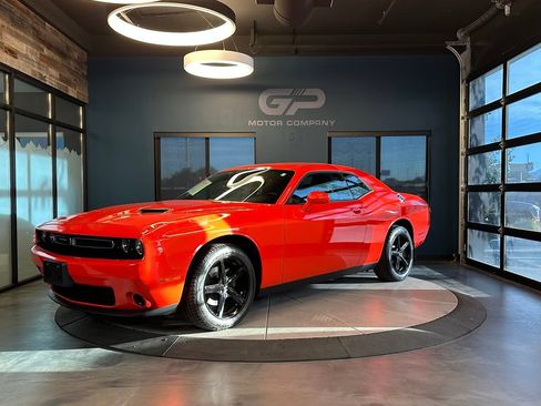 Used 2016 Dodge Challenger SXT RWD image 7