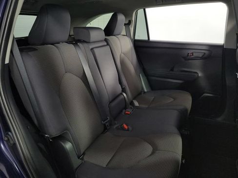 Used 2023 Toyota Highlander LE FWD image 18