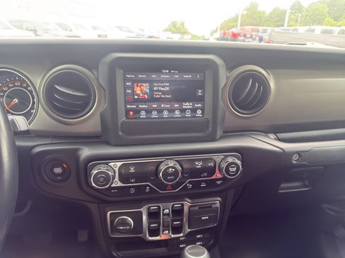 Used 2021 Jeep Gladiator Sport AWD/4WD image 11