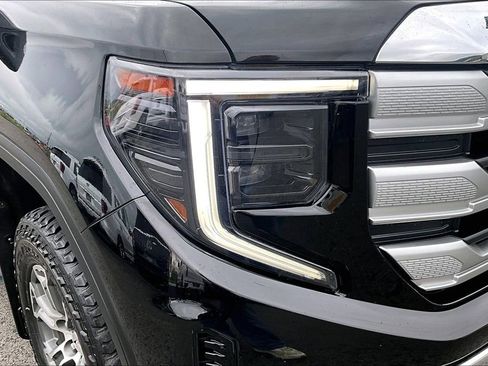 Used 2023 GMC Sierra 1500 SLE w/ X31 Off-Road Package AWD/4WD image 30