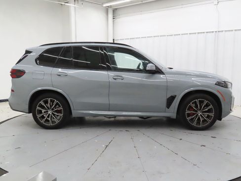 Used 2024 BMW X5 xDrive40i w/ M Sport Package image 2