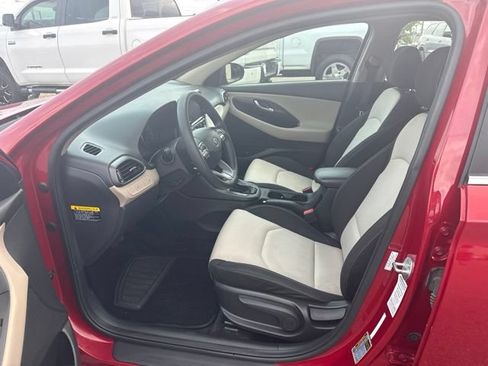 Used 2020 Hyundai Elantra GT FWD image 9
