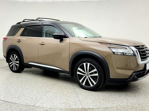 Used 2024 Nissan Pathfinder Platinum w/ Cargo Package AWD/4WD image 3