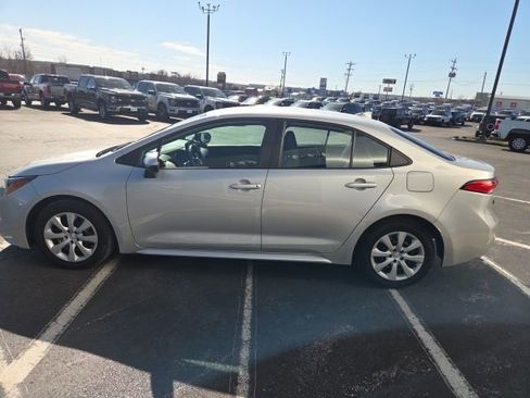 Used 2024 Toyota Corolla LE image 2