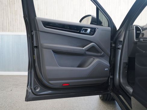 Used 2019 Porsche Cayenne S AWD/4WD image 31