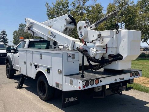 Used 2018 Ford F550 4x4 Regular Cab Super Duty image 3