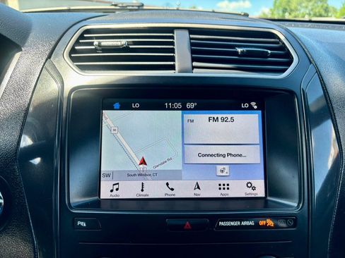 Used 2019 Ford Explorer XLT w/ Equipment Group 202A AWD/4WD image 24