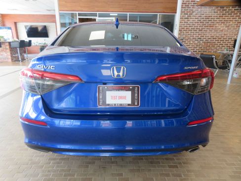 Used 2023 Honda Civic Sport image 5