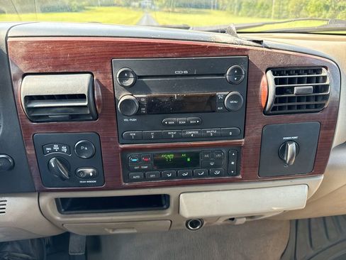Used 2006 Ford F350 Lariat image 25