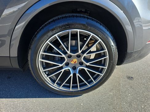 Used 2020 Porsche Cayenne Base image 36