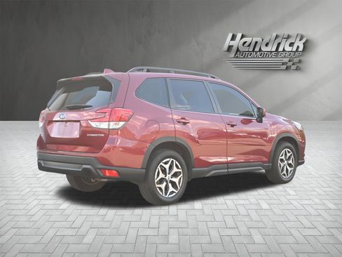 Used 2022 Subaru Forester Premium image 9